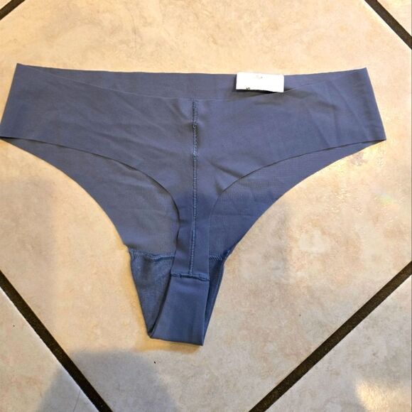 Calvin Klein Invisible Micro Thong Panty SMALL NWT - Picture 2 of 3